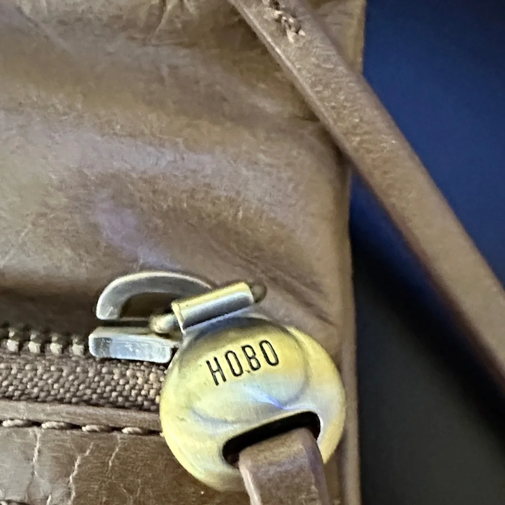 HOBO Tan Leather Crossbody Bag - Picture 2 of 7